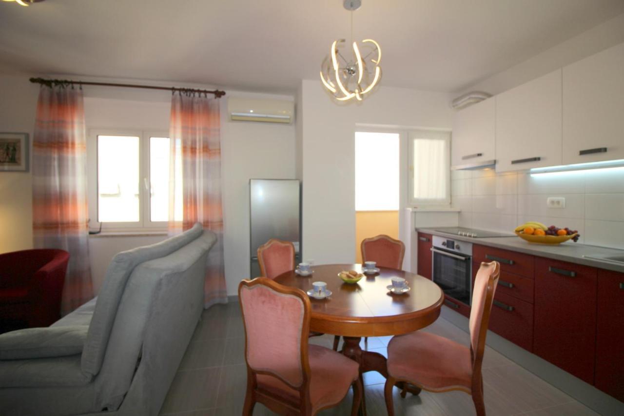 Apartment Agata In City Center Poreč Exterior foto
